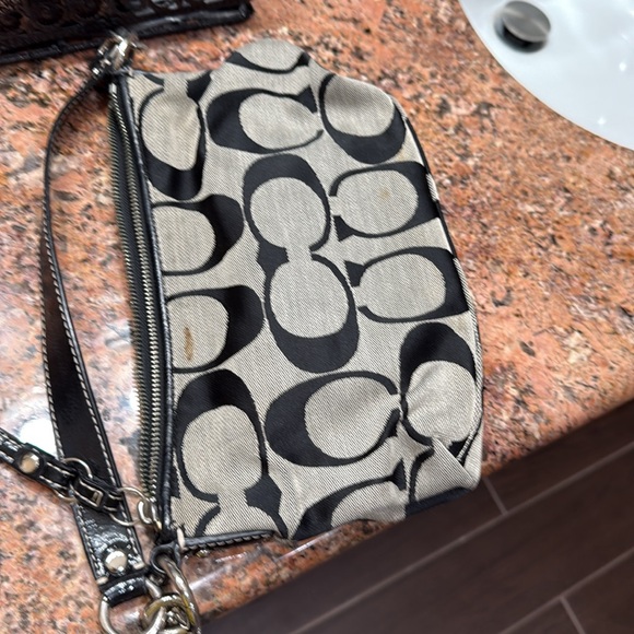 Coach - Picture 8 of 8